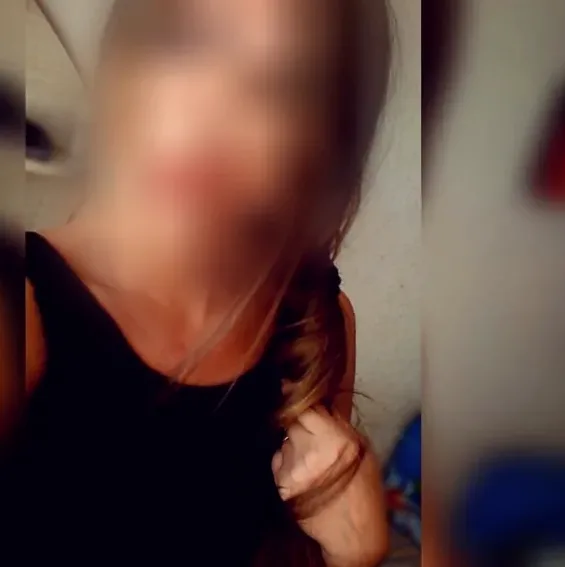 Büsra, 32