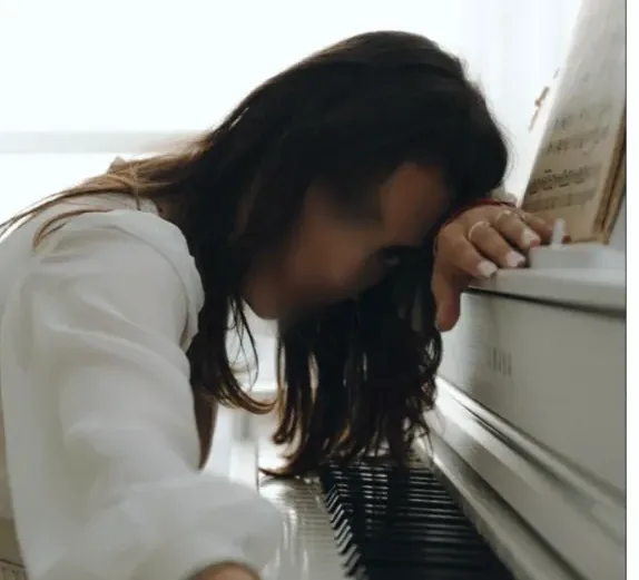 Greta, 37