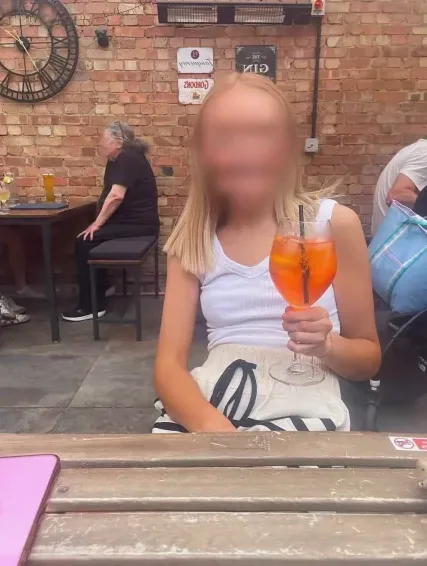 Jasmin, 26