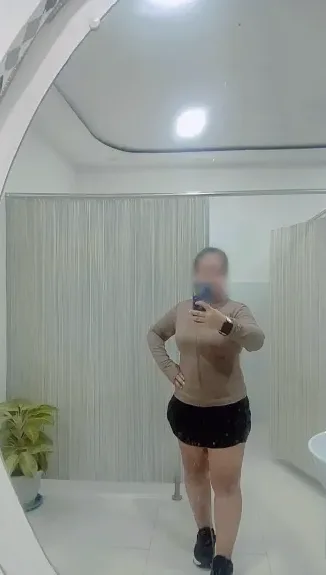 Julia, 40