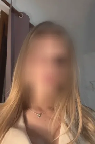 Lara, 22