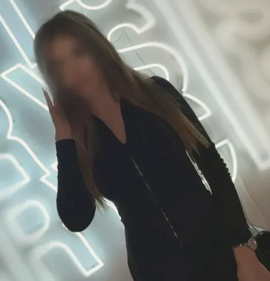 Lotta, 32