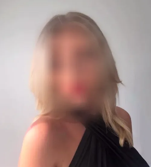 Manuela, 32