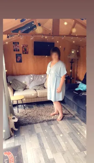 Manuela, 27