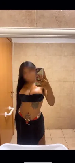 Nicole, 26