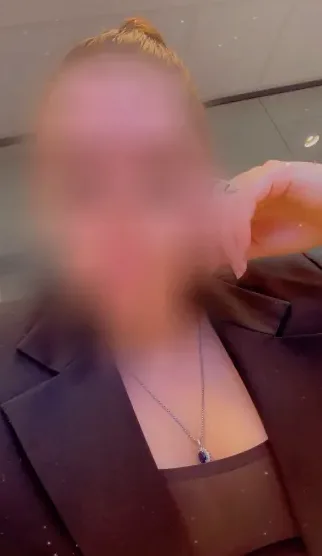 Nina, 32