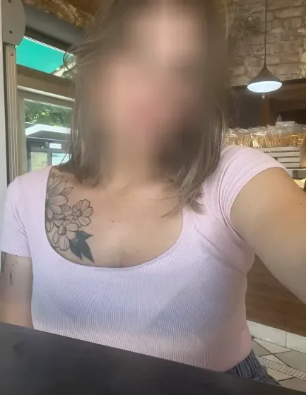 Vanessa, 40