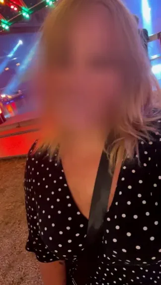 Vanessa, 28