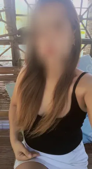 Vivien, 32