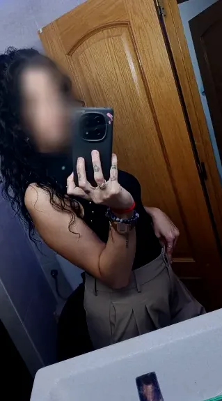 Vivien, 34